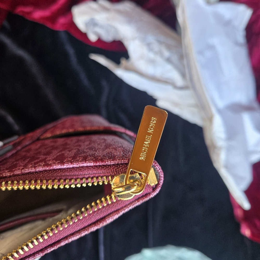 Michael Kors Jet Set Item EW TZ Tote Signature DK Berry NWT - Picture 11 of 11